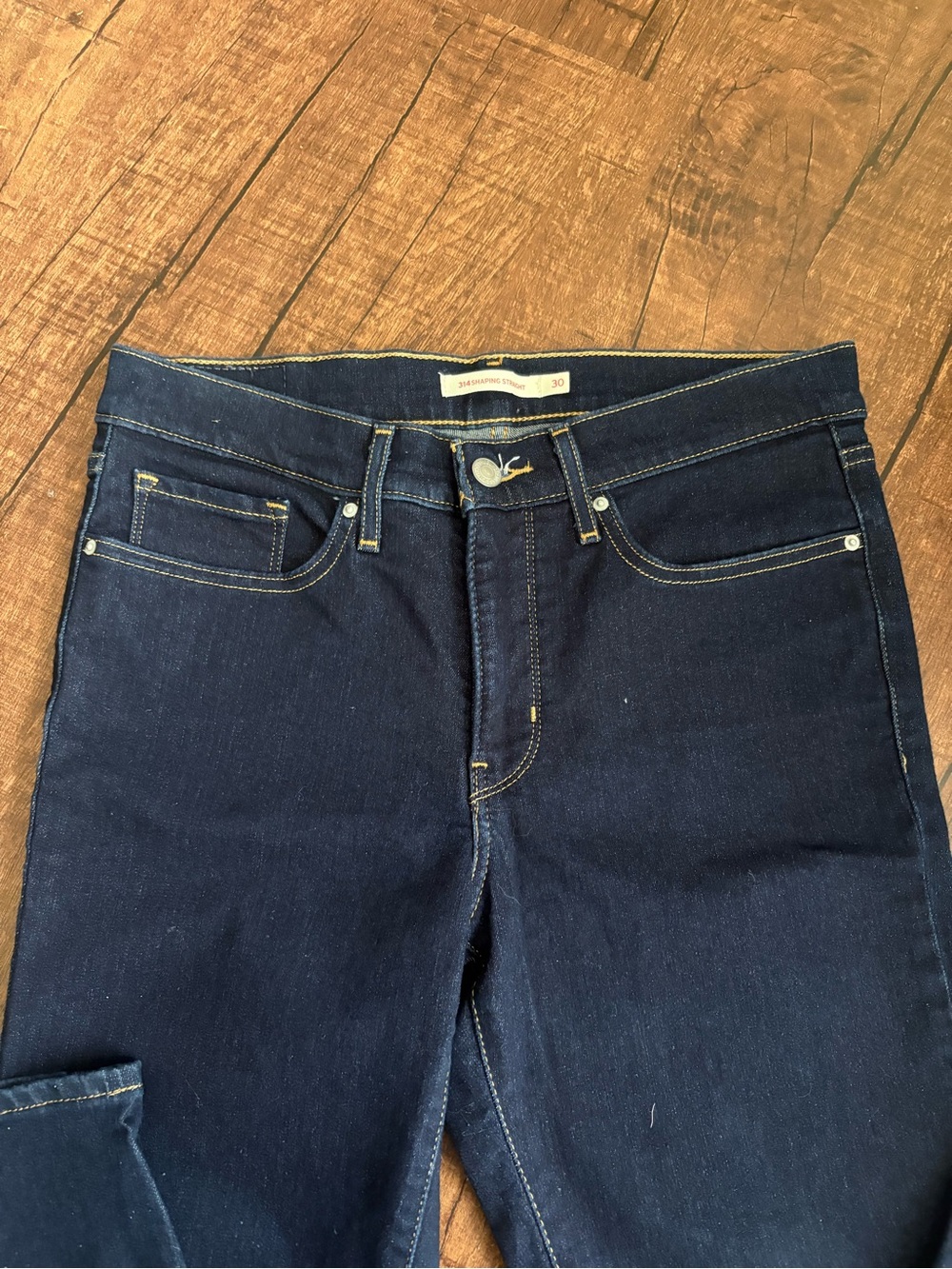 Levi's Women's Sz 30 314 Shaping Straight Leg mid rise Jeans in Dark Indigo - Picture 5 of 10